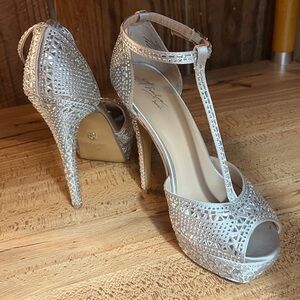 Thalia Sodi Chace embellished platform peep toe pumps size 9M silver 6” heel